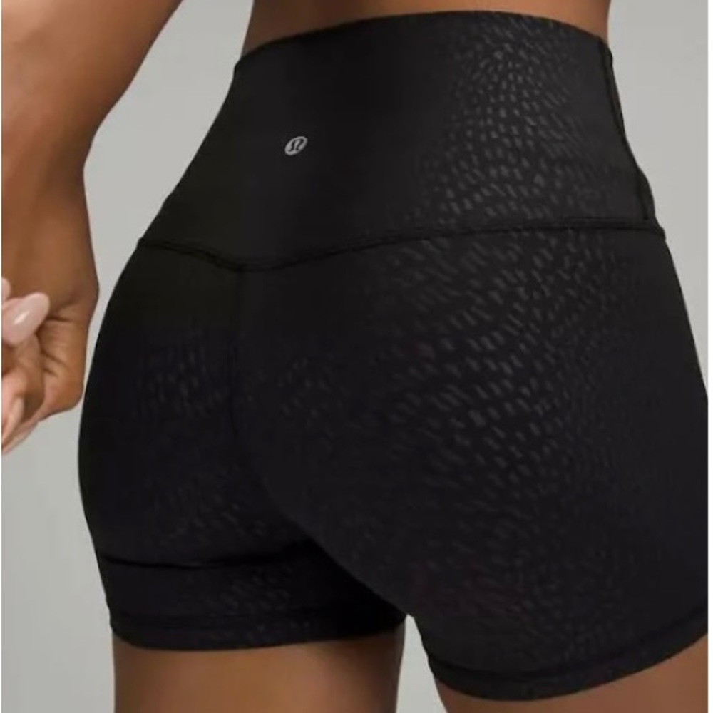 Lululemon high-rise align short 4 inch size for jewel emboss rare!